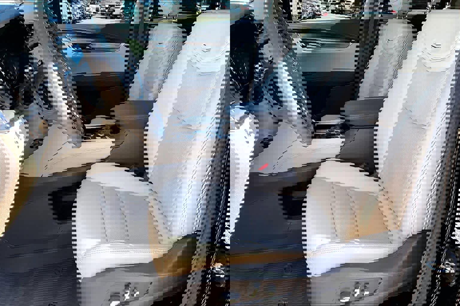 Used 2022 Cadillac XT5 Premium Luxury w/ LPO, Floor Liner Package image 7