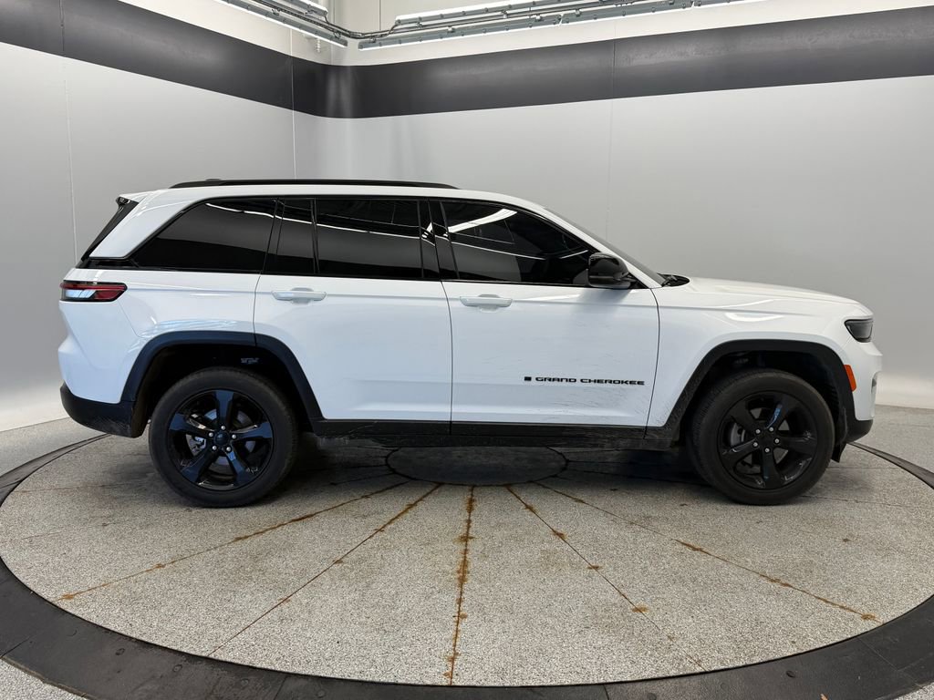Certified 2023 Jeep Grand Cherokee Altitude AWD/4WD image 12