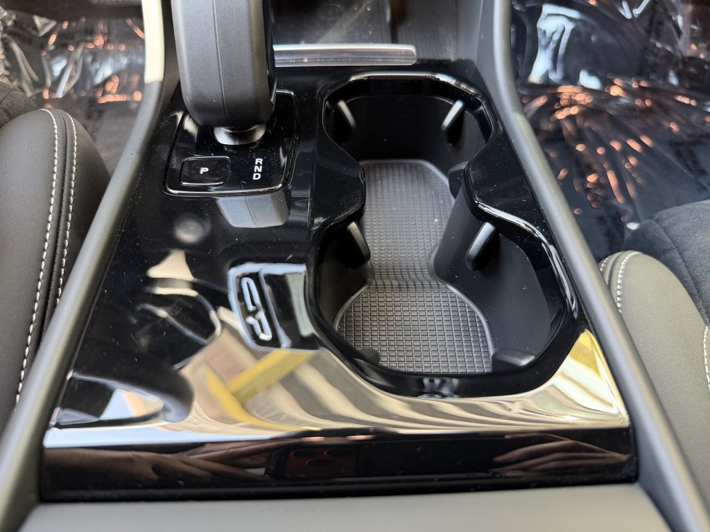 Used 2024 Volvo XC40 Recharge Plus w/ Protection Package Premier RWD image 25