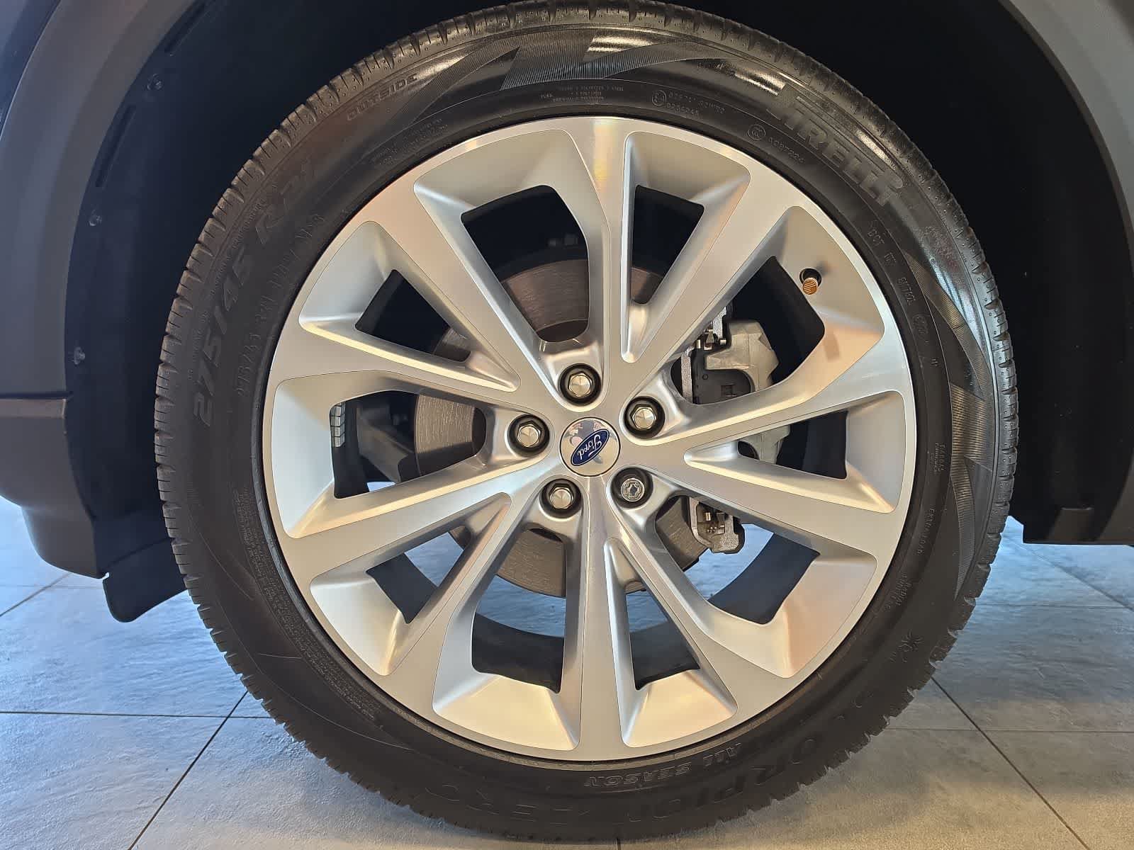 Used 2023 Ford Explorer Platinum w/ Technology Package AWD/4WD image 13