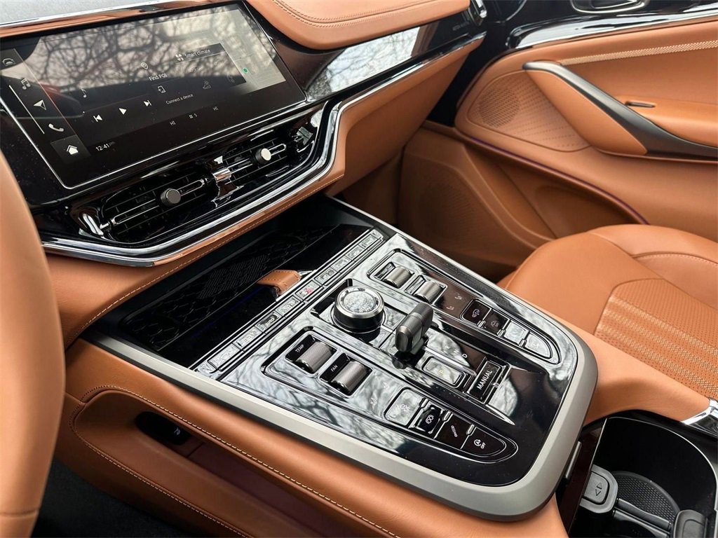 New 2026 Aston Martin DBX 707 image 23