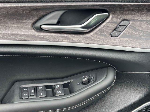 New 2027 Jeep Grand Cherokee L Limited AWD/4WD image 23