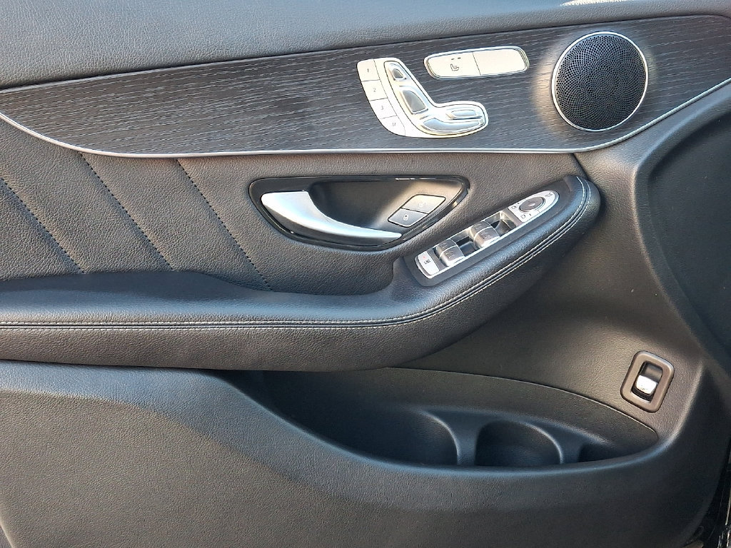 Used 2022 Mercedes-Benz GLC 300 4MATIC image 12
