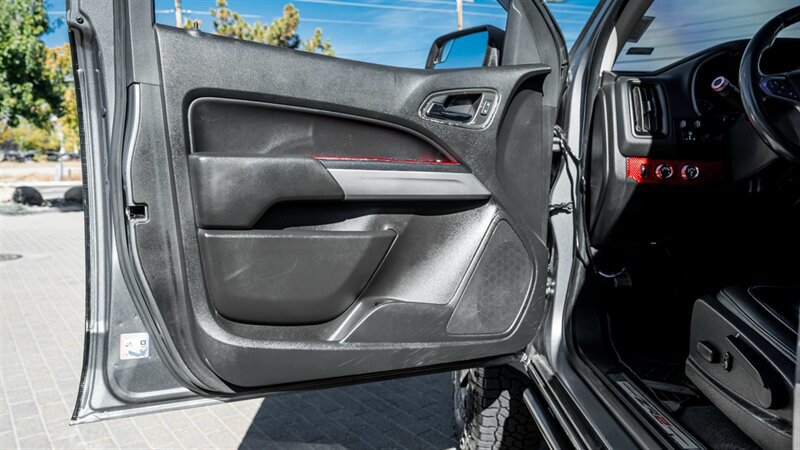 Used 2020 Chevrolet Colorado ZR2 w/ ZR2 Dusk Special Edition AWD/4WD image 18