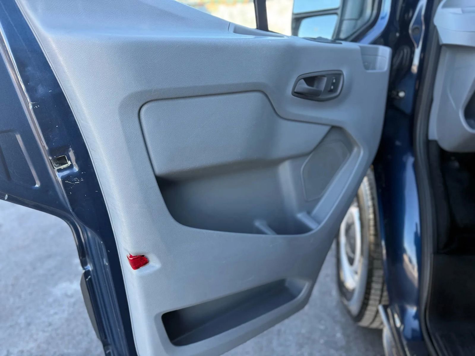 Used 2017 Ford Transit 250 Medium Roof w/Sliding Side Doo image 11