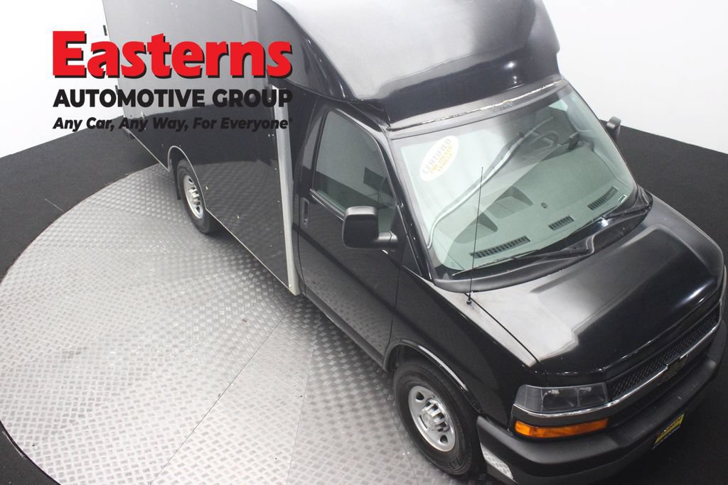 Used 2017 Chevrolet Express 3500 RWD image 3