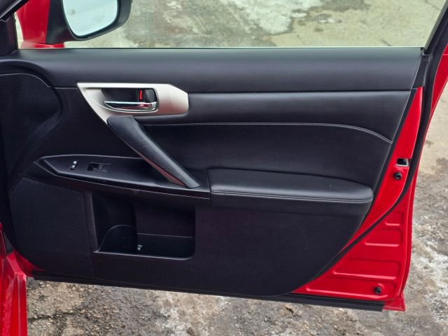 Used 2015 Lexus CT 200h image 17