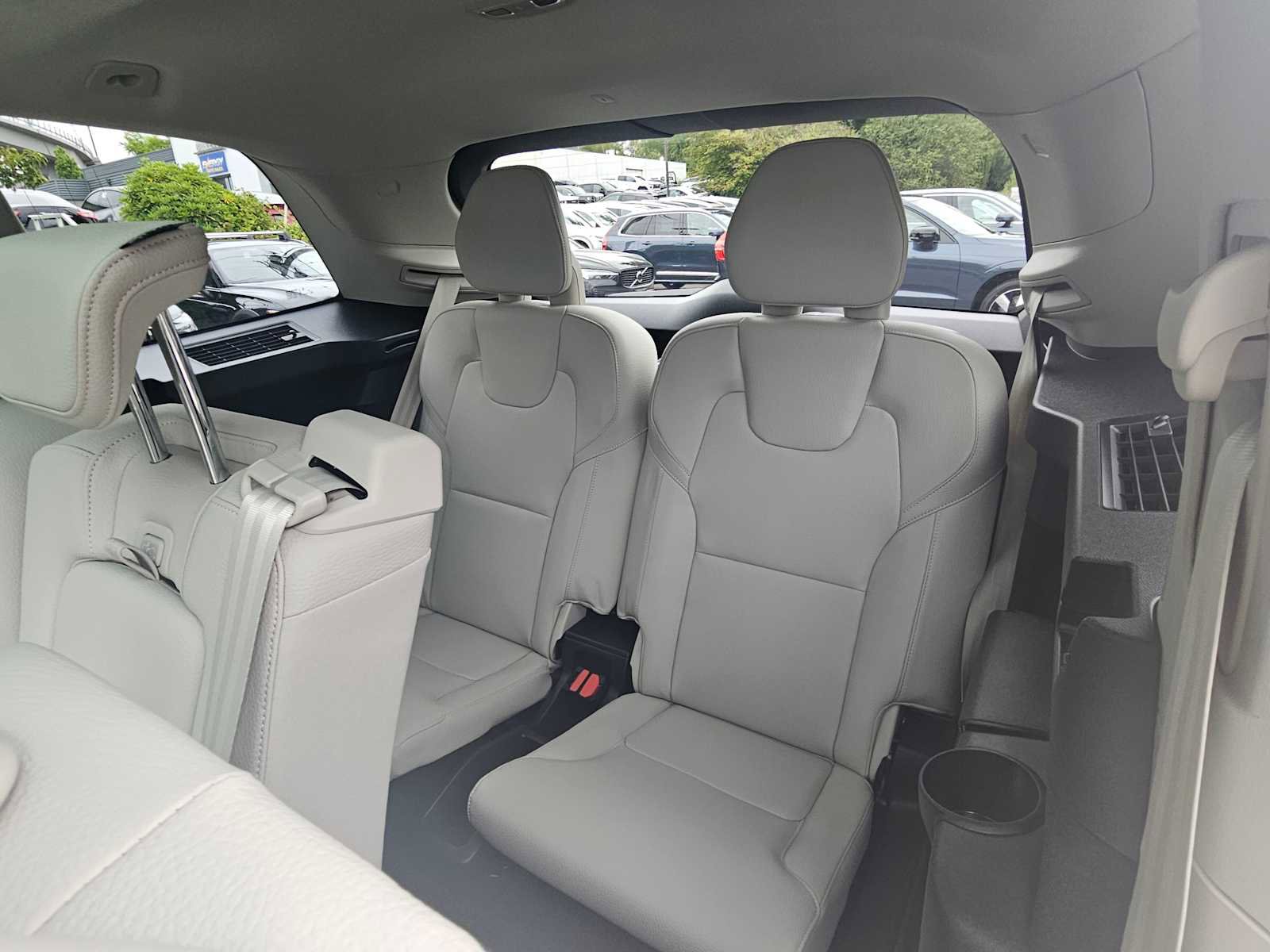 Used 2025 Volvo XC90 T8 Plus w/ Protection Package Premier image 20