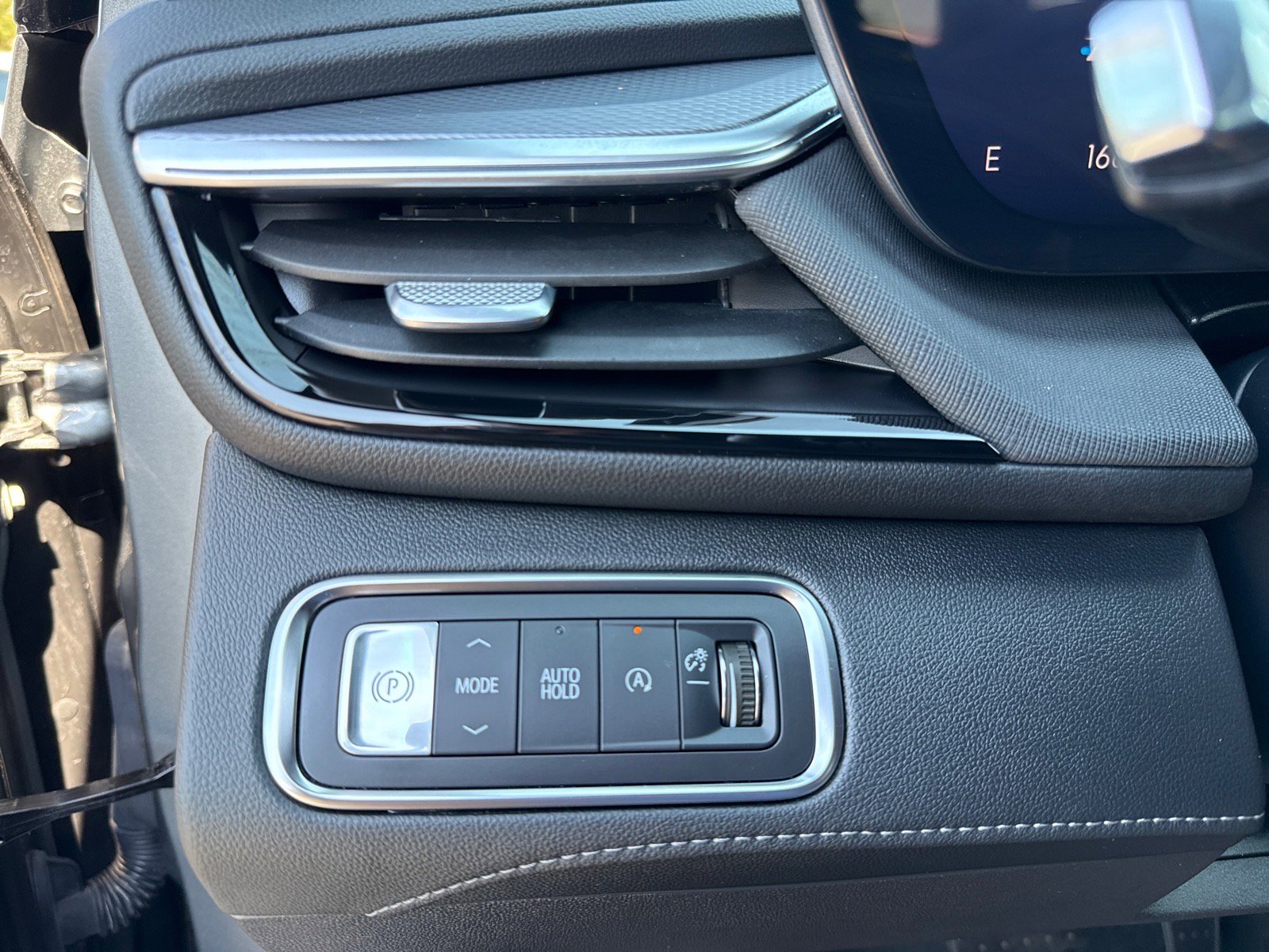 Used 2025 Buick Enclave Sport Touring image 25