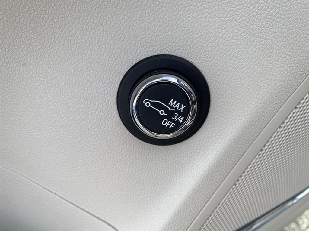 Used 2023 Buick Envision Avenir AWD/4WD image 35