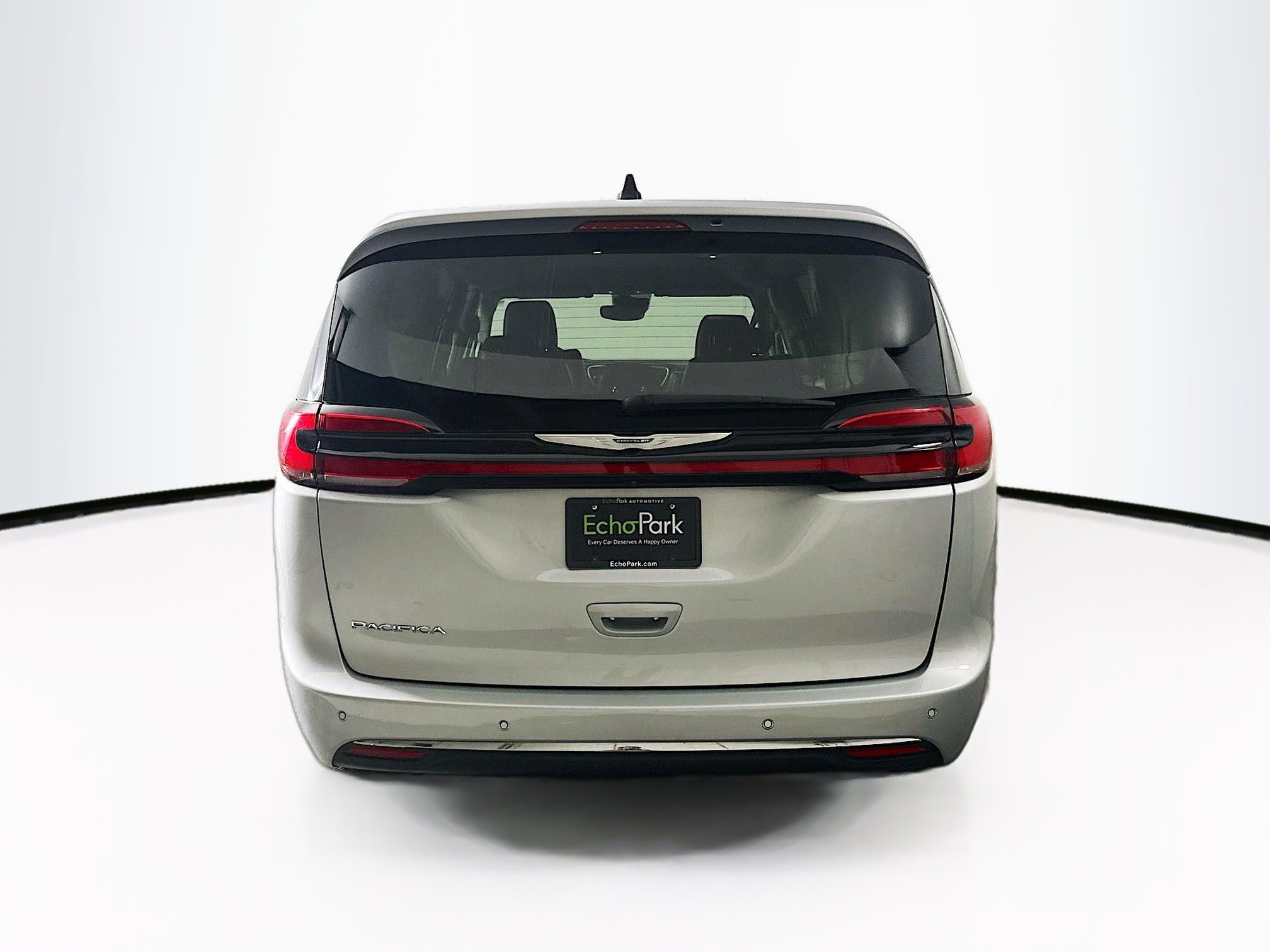 Used 2023 Chrysler Pacifica Touring-L image 7