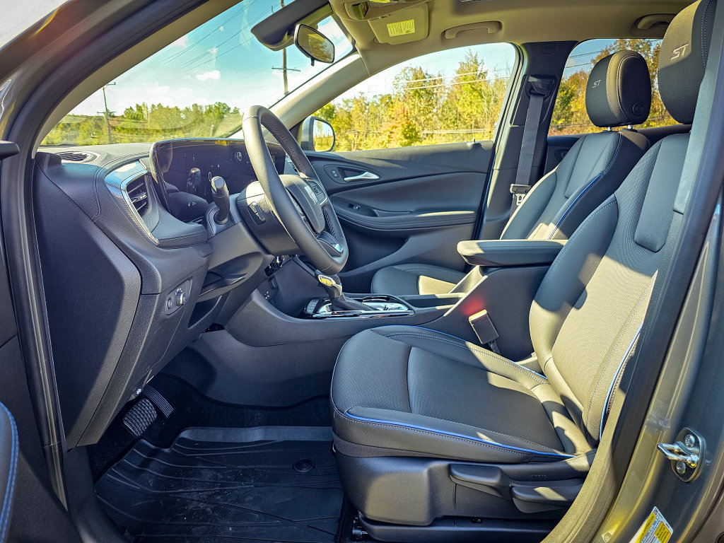 New 2026 Buick Encore GX Sport Touring AWD/4WD image 11