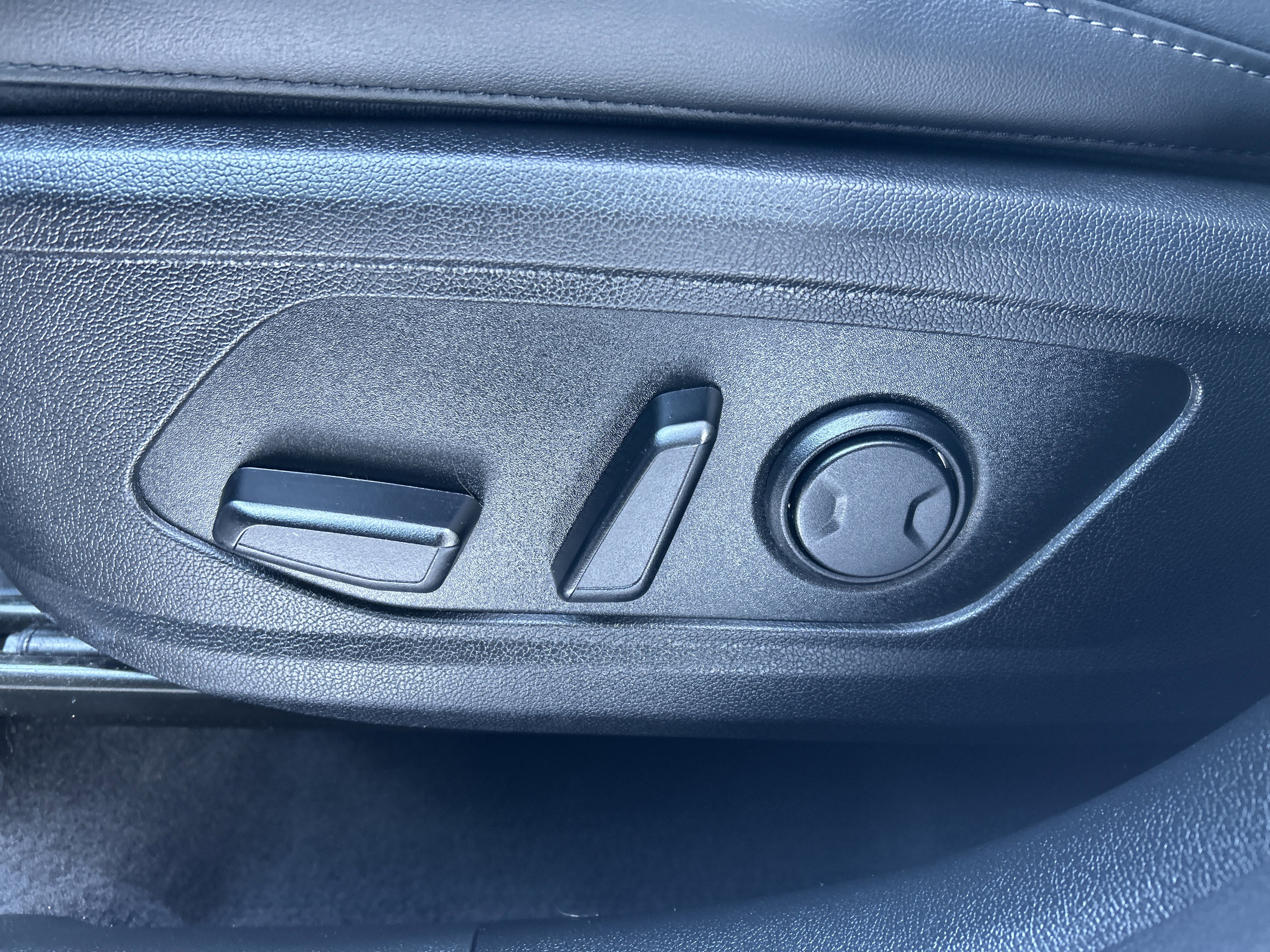 Used 2025 Kia Sorento S image 10