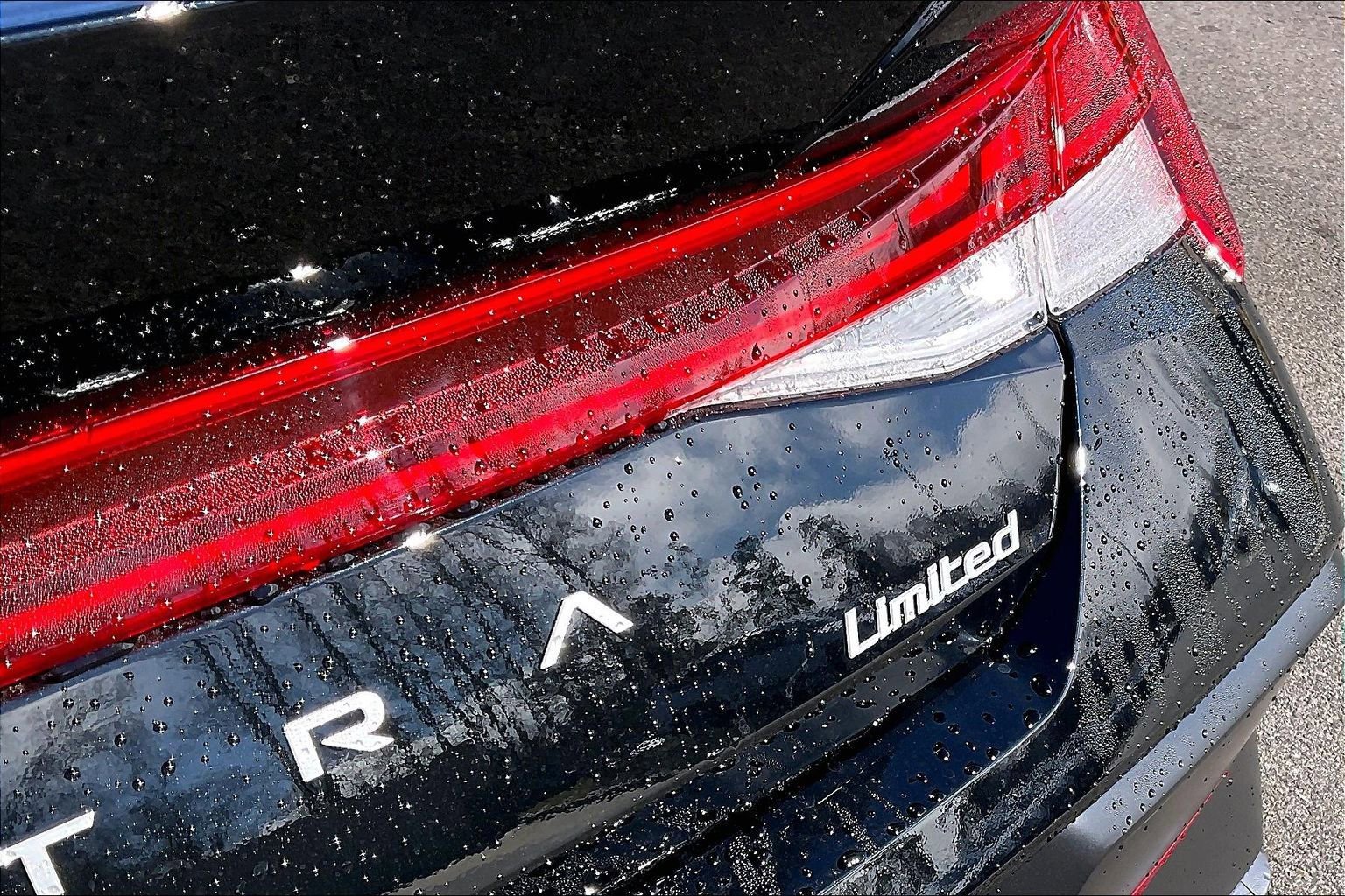 New 2026 Hyundai Elantra Limited FWD image 9