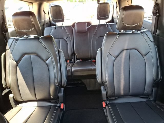 Used 2025 Chrysler Pacifica Select FWD image 19