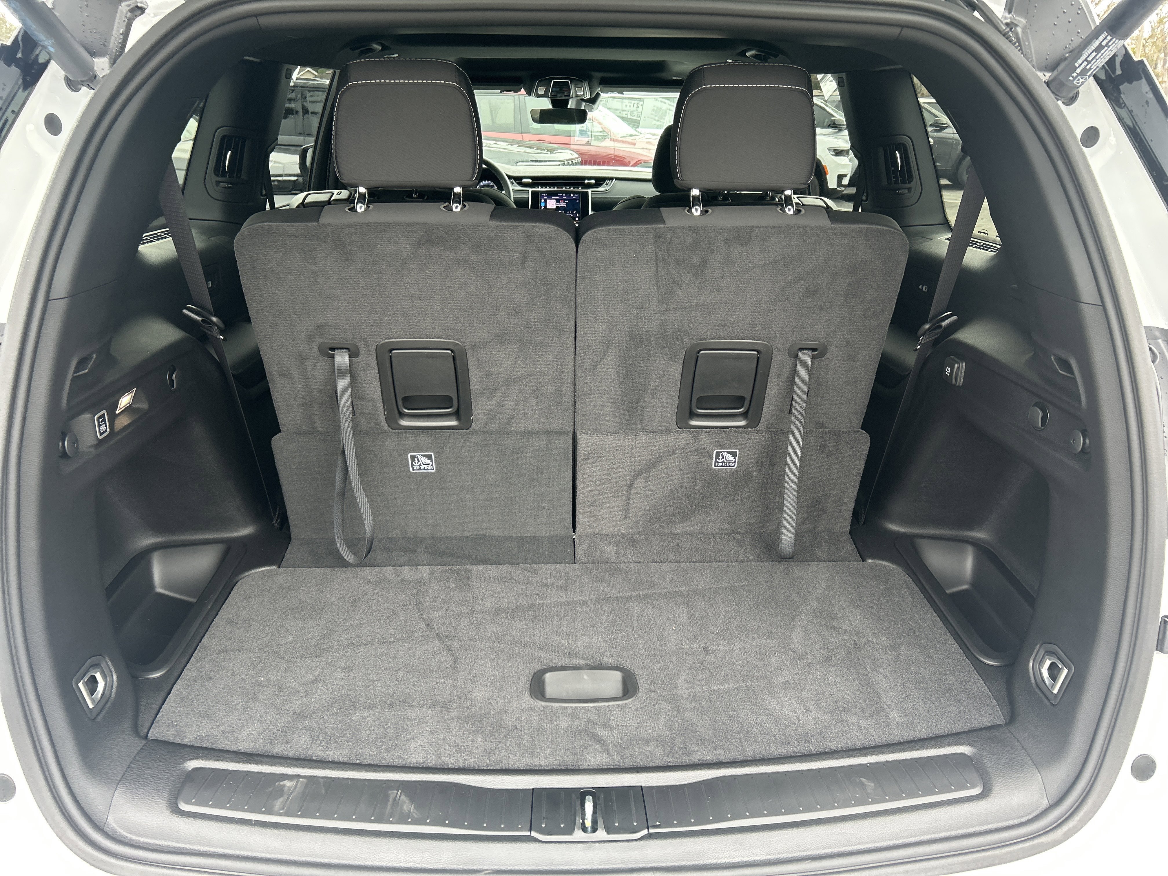 New 2025 Jeep Grand Cherokee L Laredo image 7