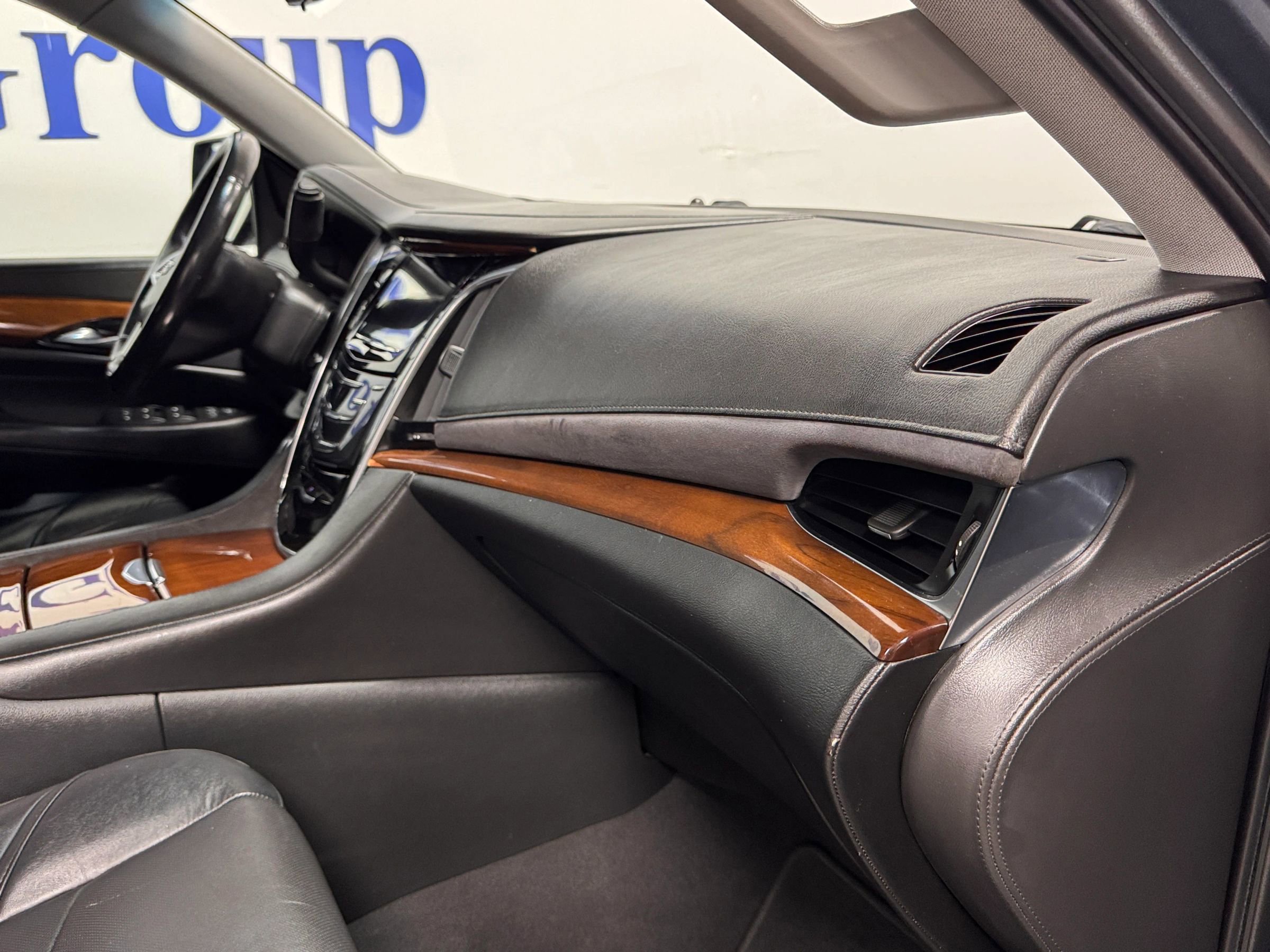 Used 2019 Cadillac Escalade ESV Premium Luxury image 15