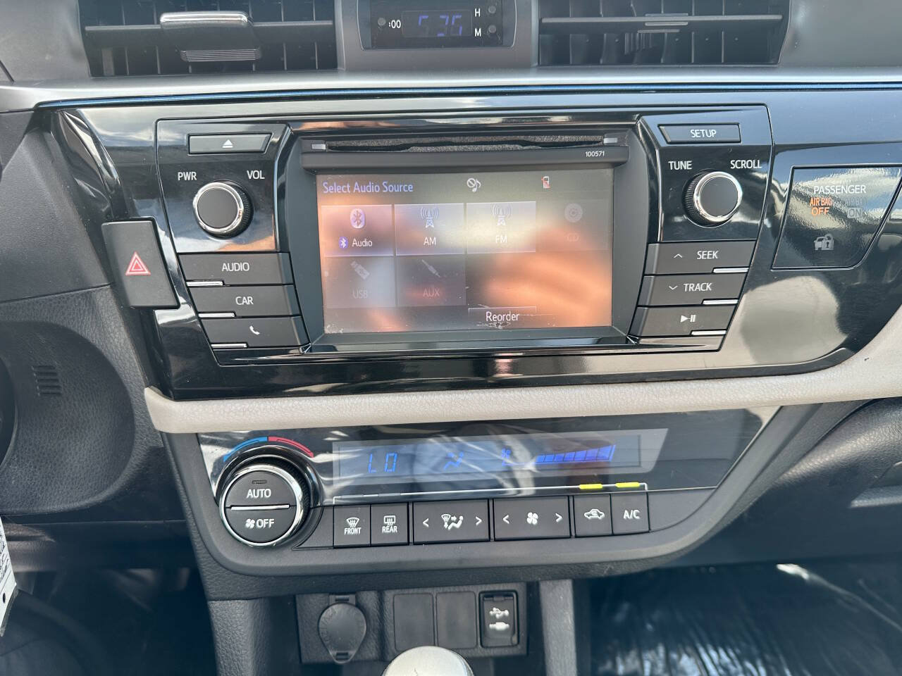 Used 2016 Toyota Corolla LE FWD image 12