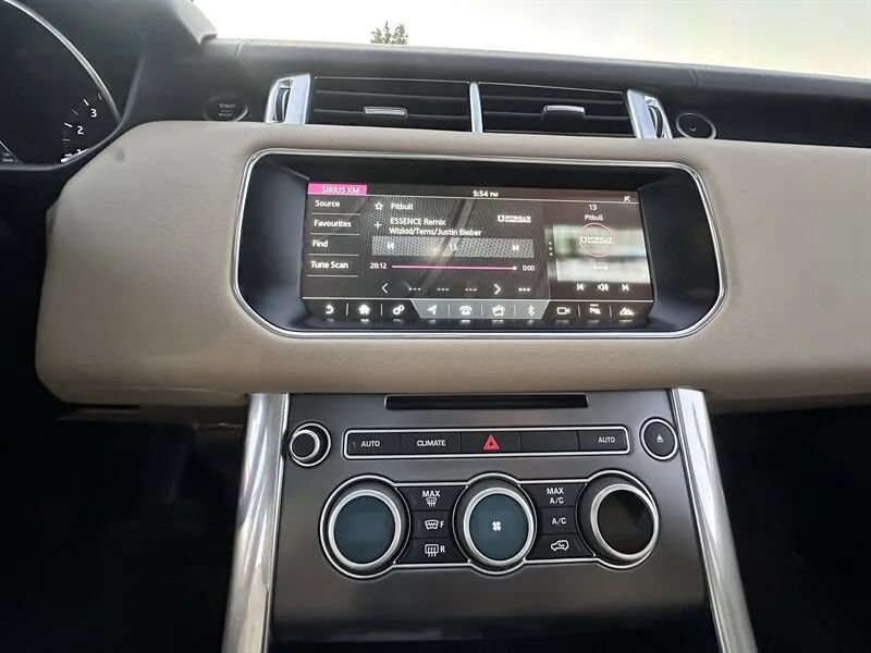 Used 2017 Land Rover Range Rover Sport SE AWD/4WD image 28
