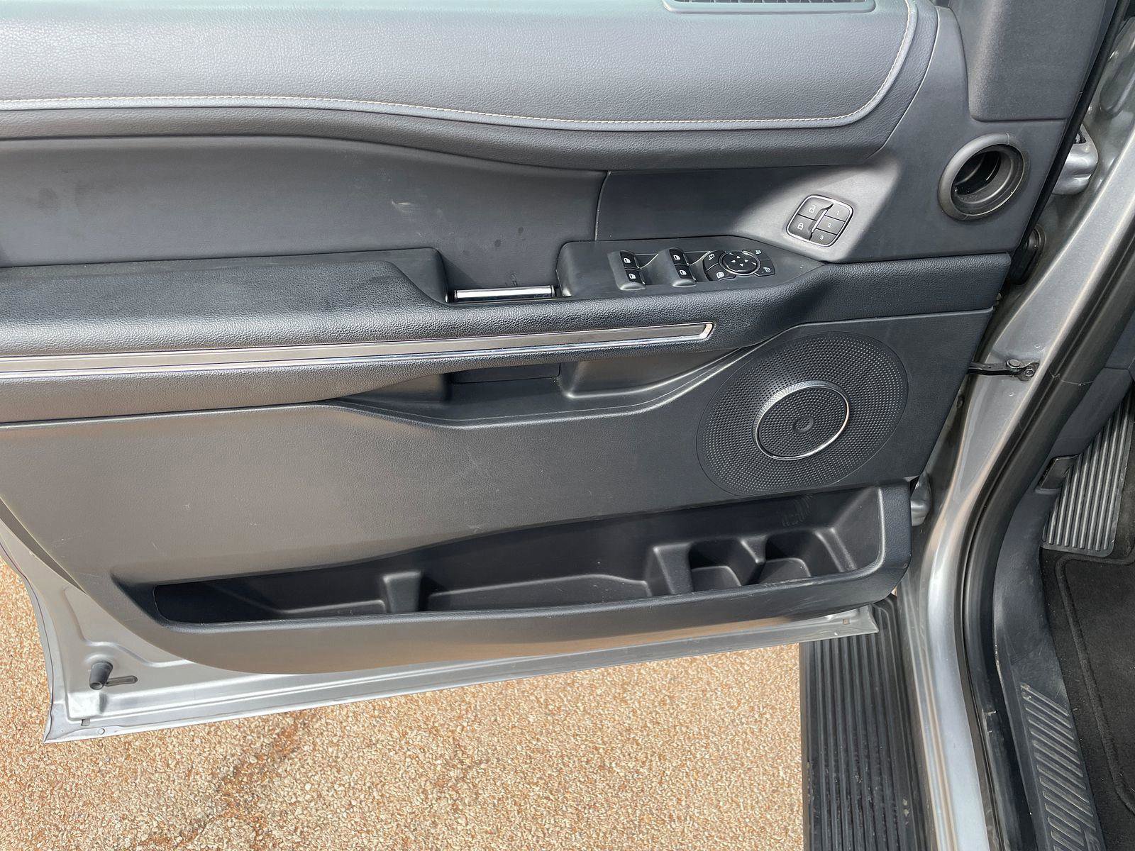 Certified 2024 Ford Expedition Max XLT image 9