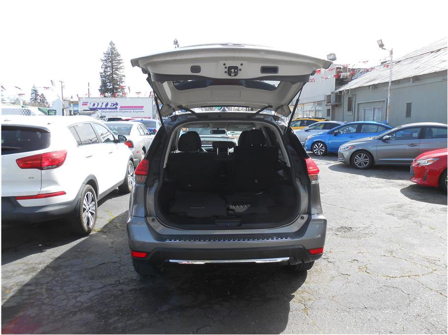 Used 2017 Nissan Rogue SV AWD/4WD image 7