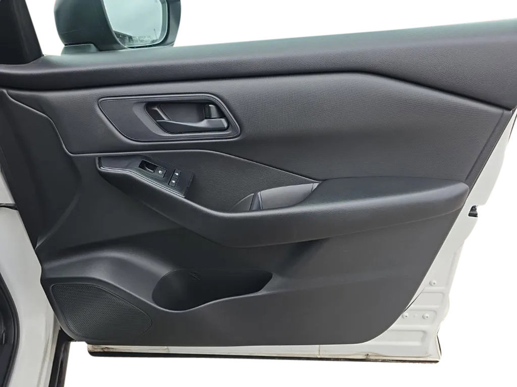Used 2024 Nissan Rogue S FWD image 21