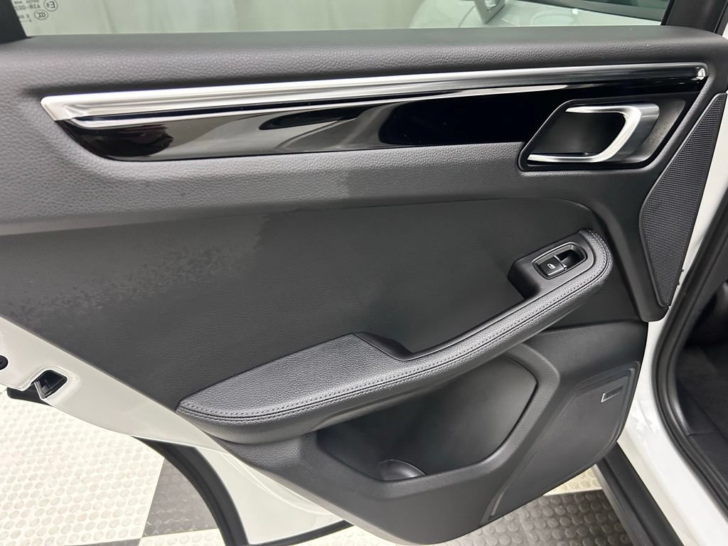 Used 2024 Porsche Macan AWD/4WD image 13