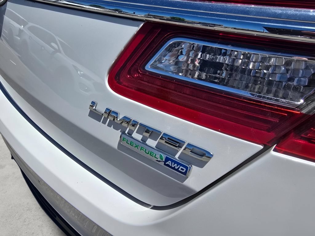 Used 2016 Ford Taurus Limited w/ Equipment Group 301A AWD/4WD image 17