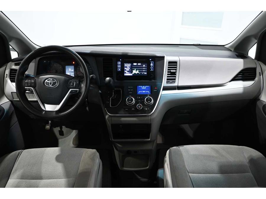 Used 2015 Toyota Sienna L FWD image 22