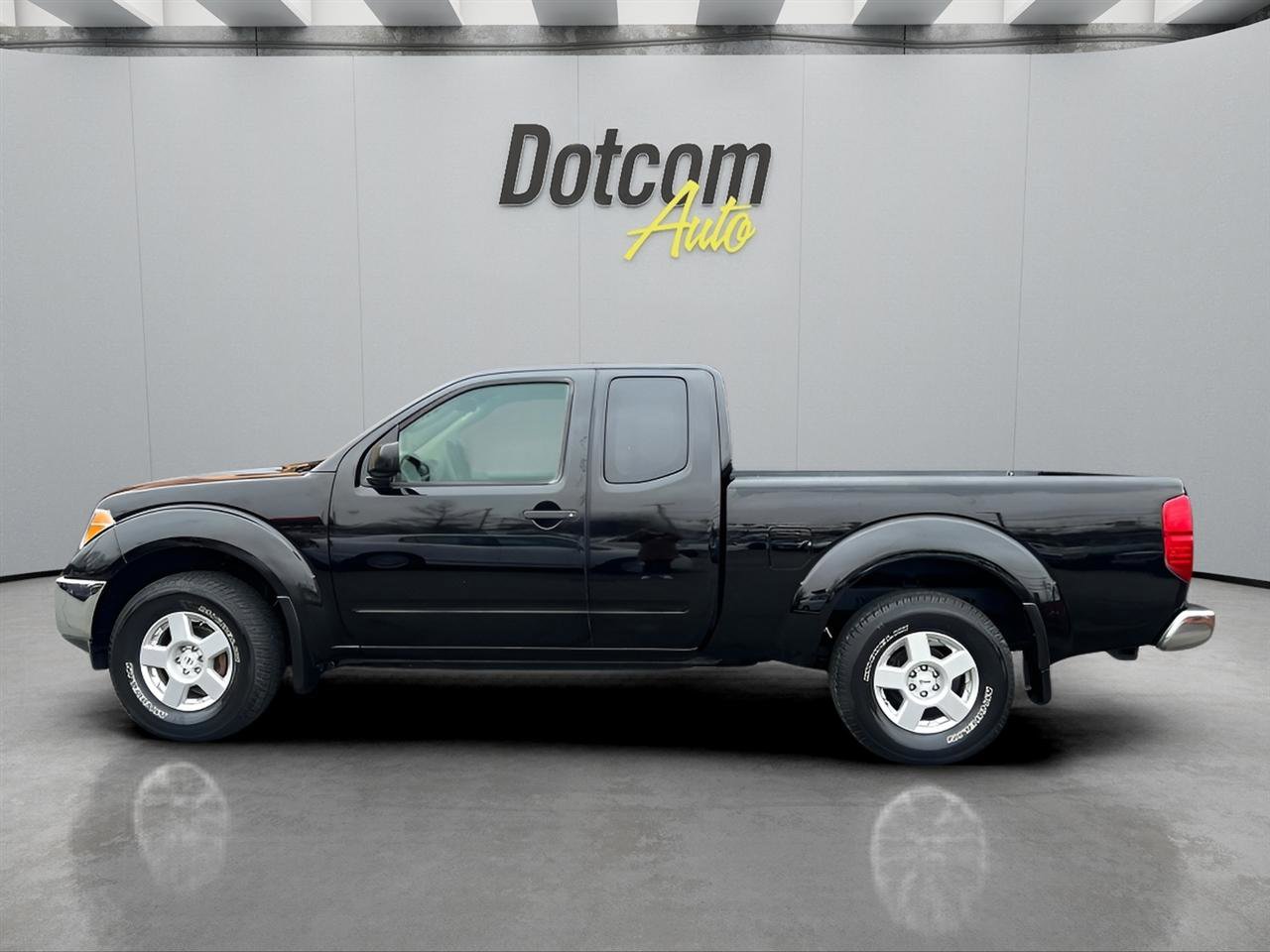 Used 2008 Nissan Frontier SE w/ SE Value Truck Pkg image 4