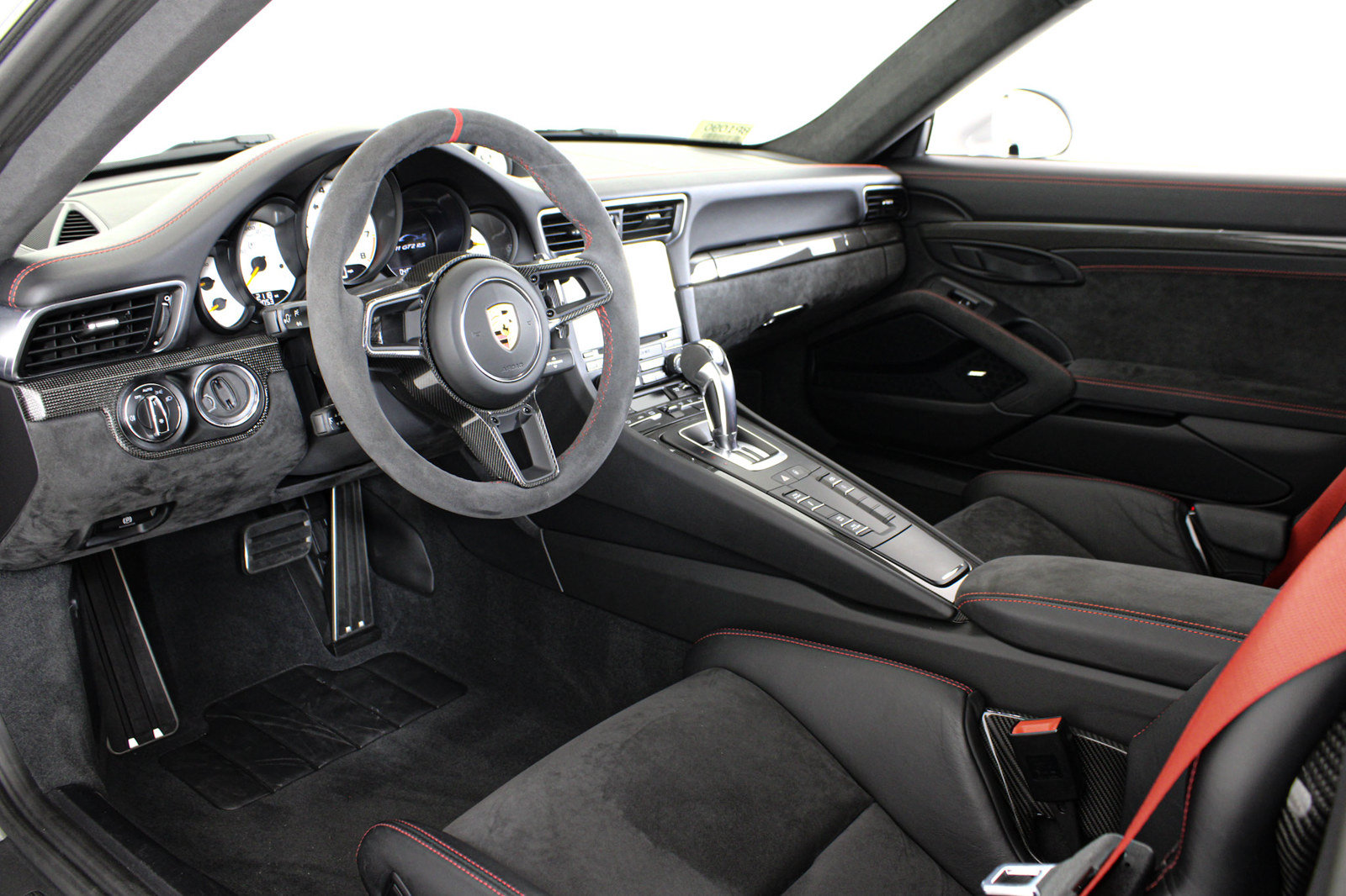 Used 2018 Porsche 911 GT2 RS RWD image 2