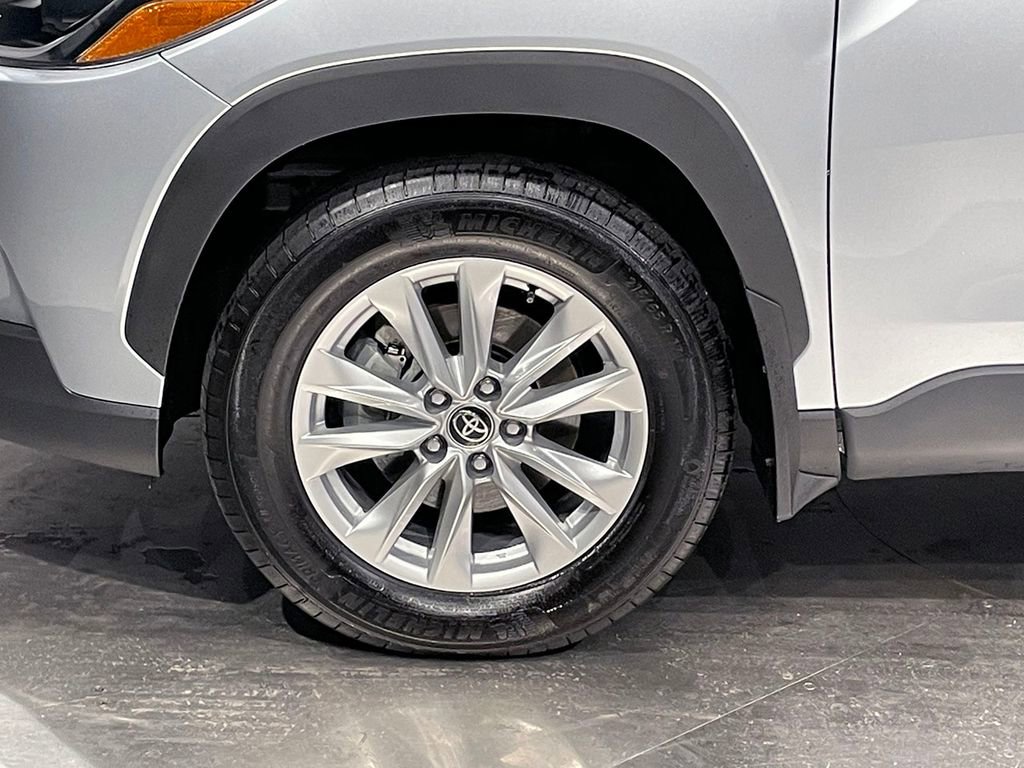Used 2025 Toyota Corolla Cross LE image 34