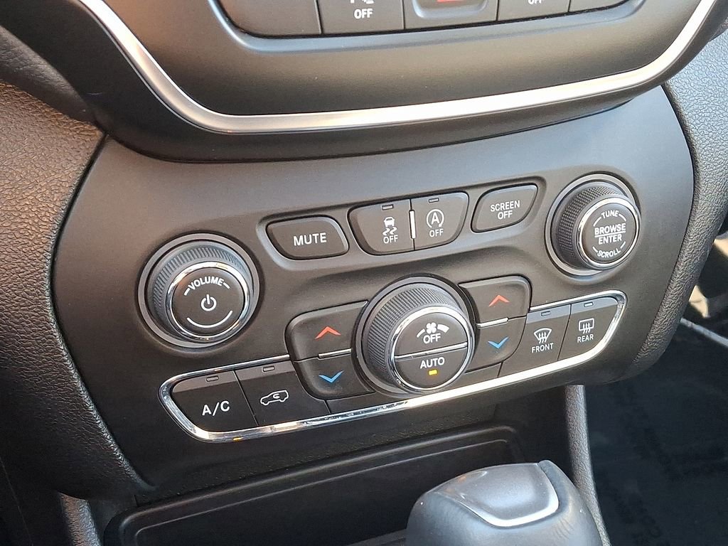 Used 2022 Jeep Cherokee Latitude Lux w/ Sun & Sound Group image 17