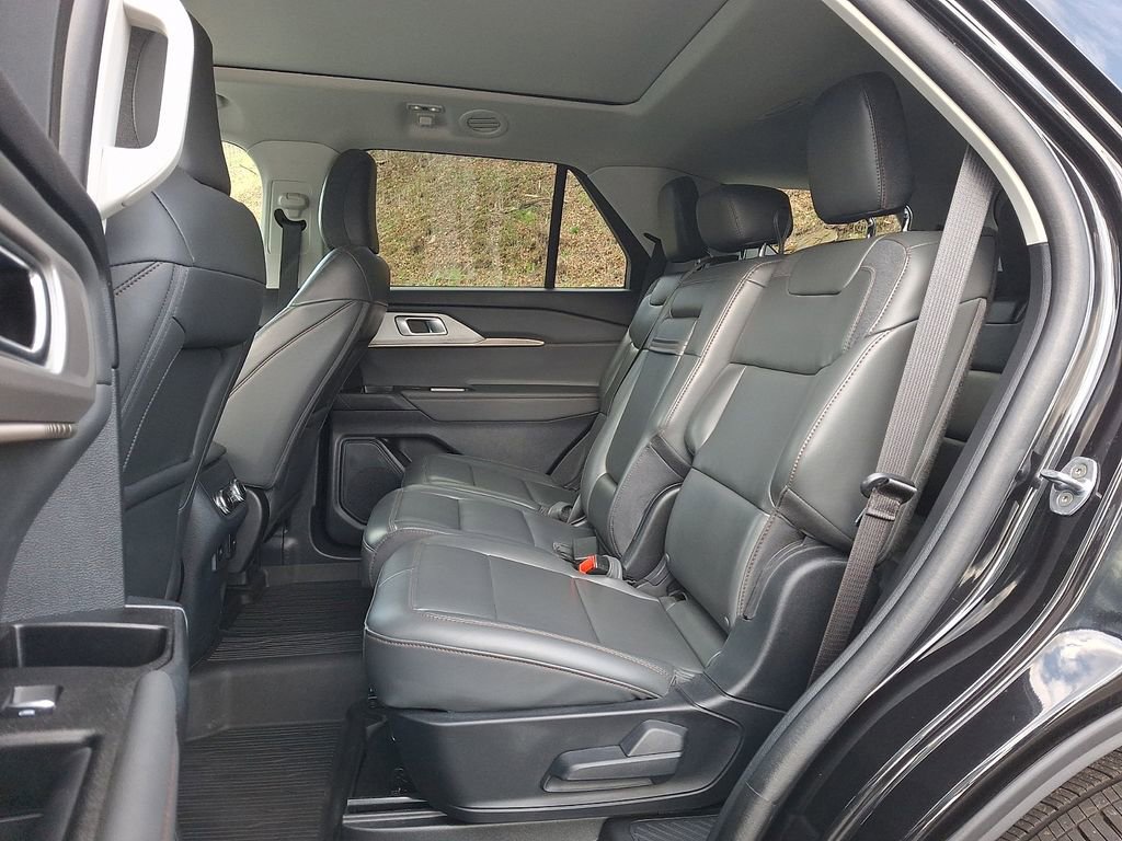Used 2025 Ford Explorer Active w/ Active Comfort Package AWD/4WD image 10