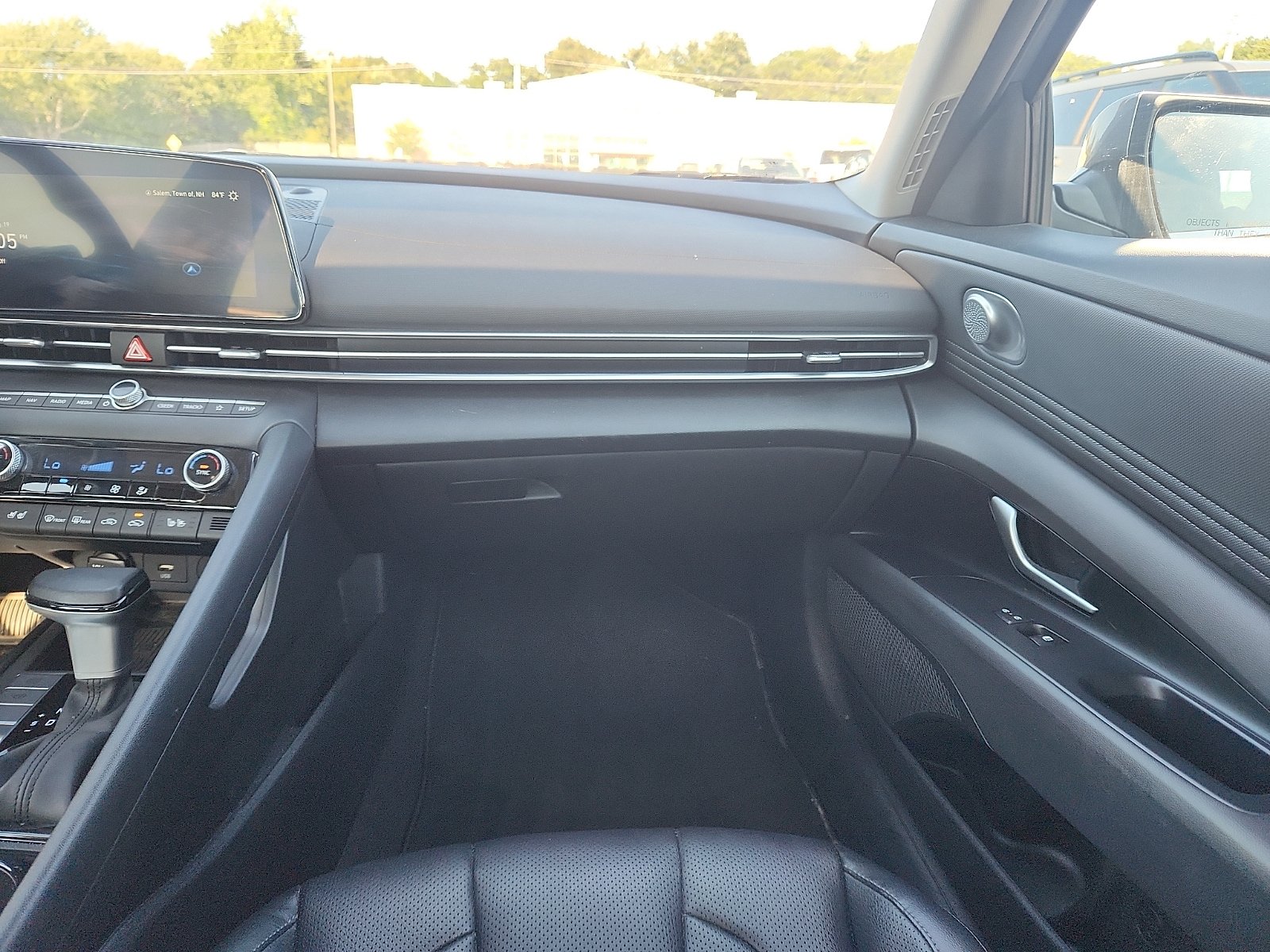 Certified 2025 Hyundai Elantra Limited FWD image 11