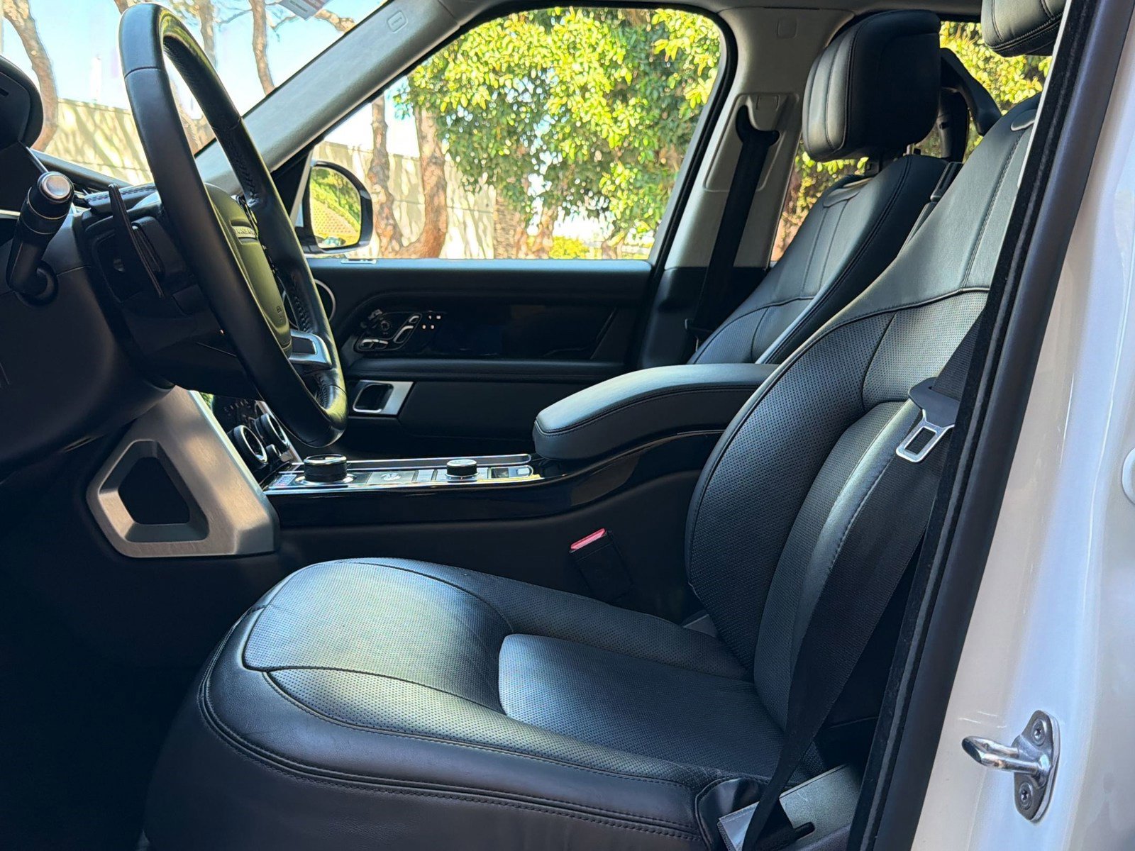 Used 2018 Land Rover Range Rover HSE image 6