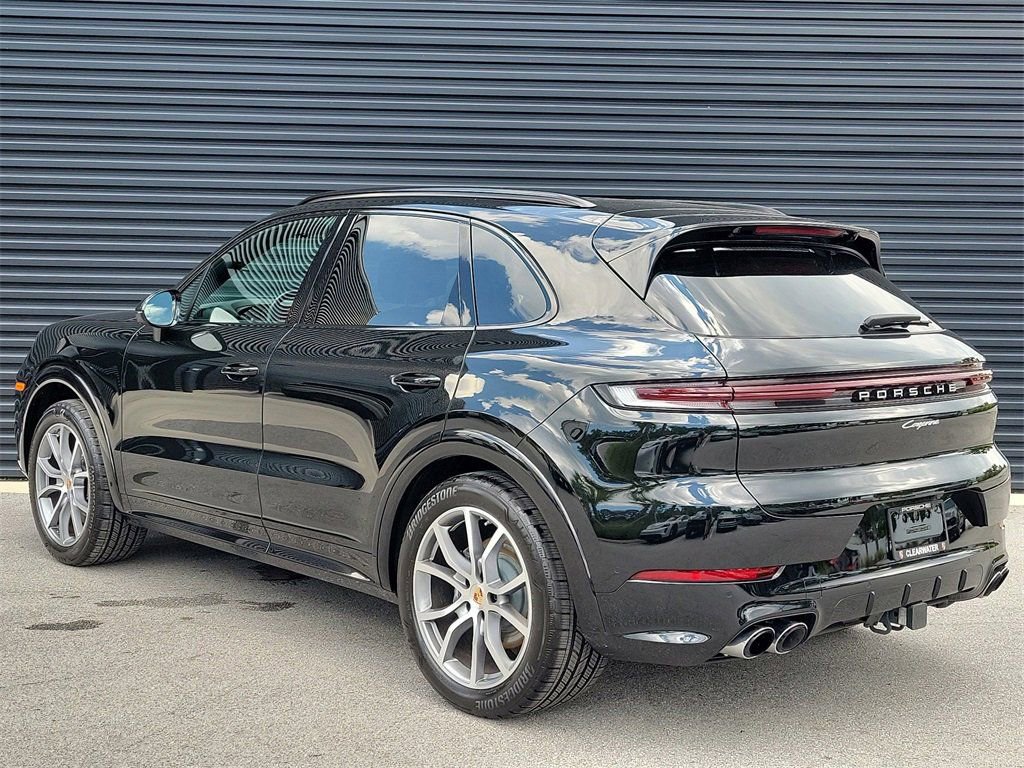 Certified 2025 Porsche Cayenne image 3