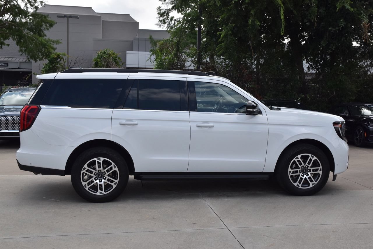 Certified 2025 Ford Expedition Active AWD/4WD image 6