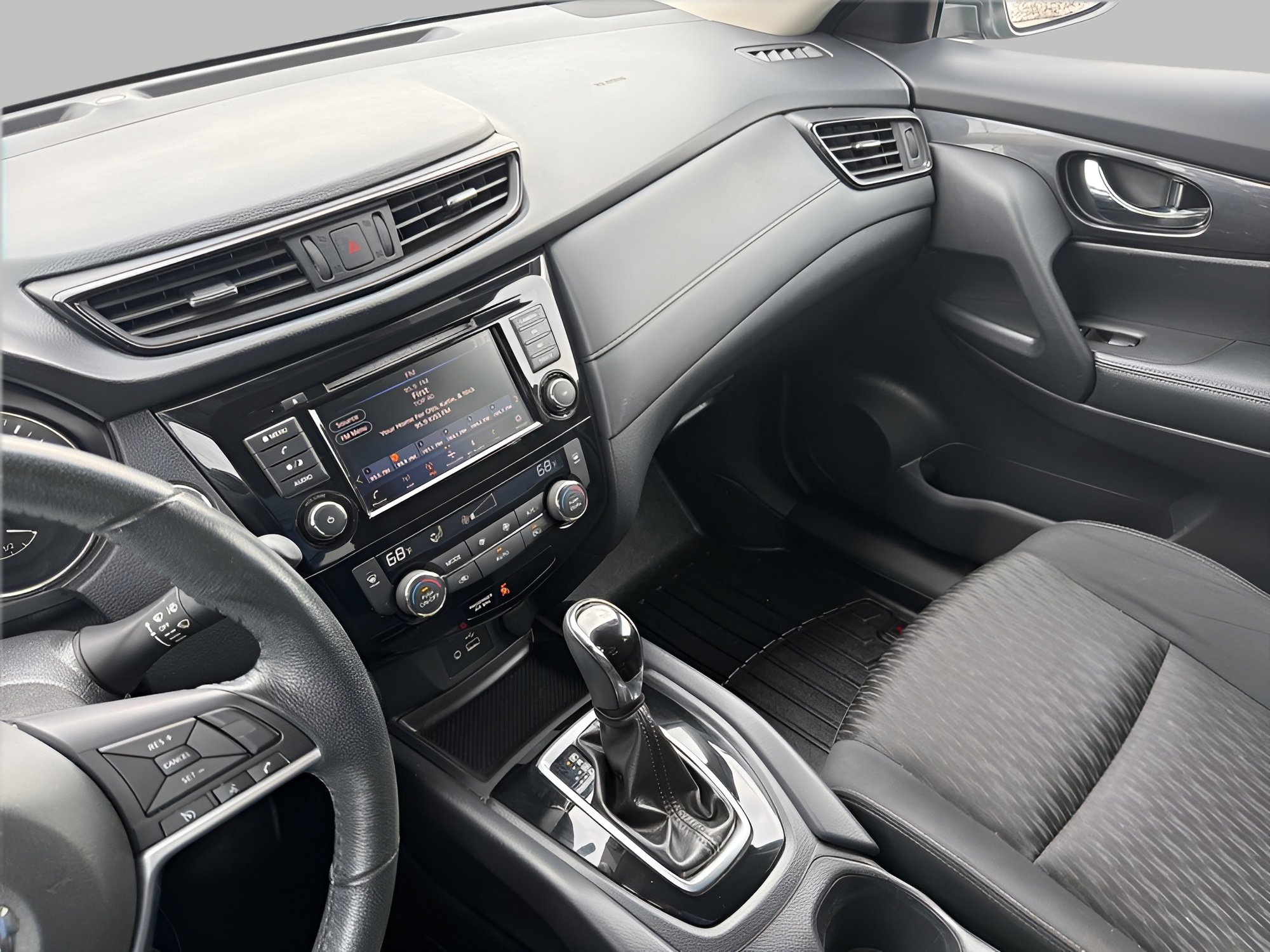 Used 2018 Nissan Rogue SV image 17