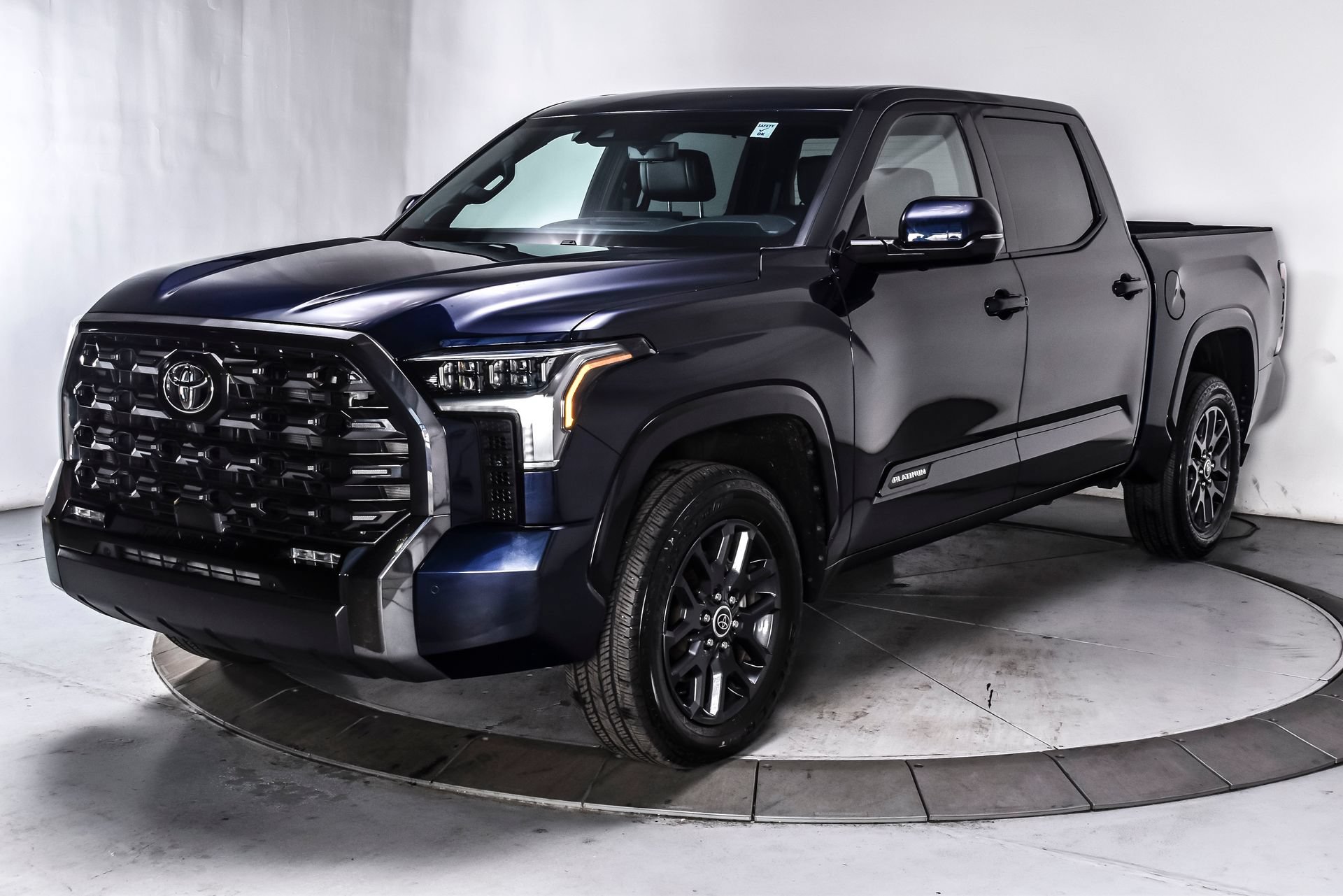 Used 2023 Toyota Tundra Platinum AWD/4WD image 3