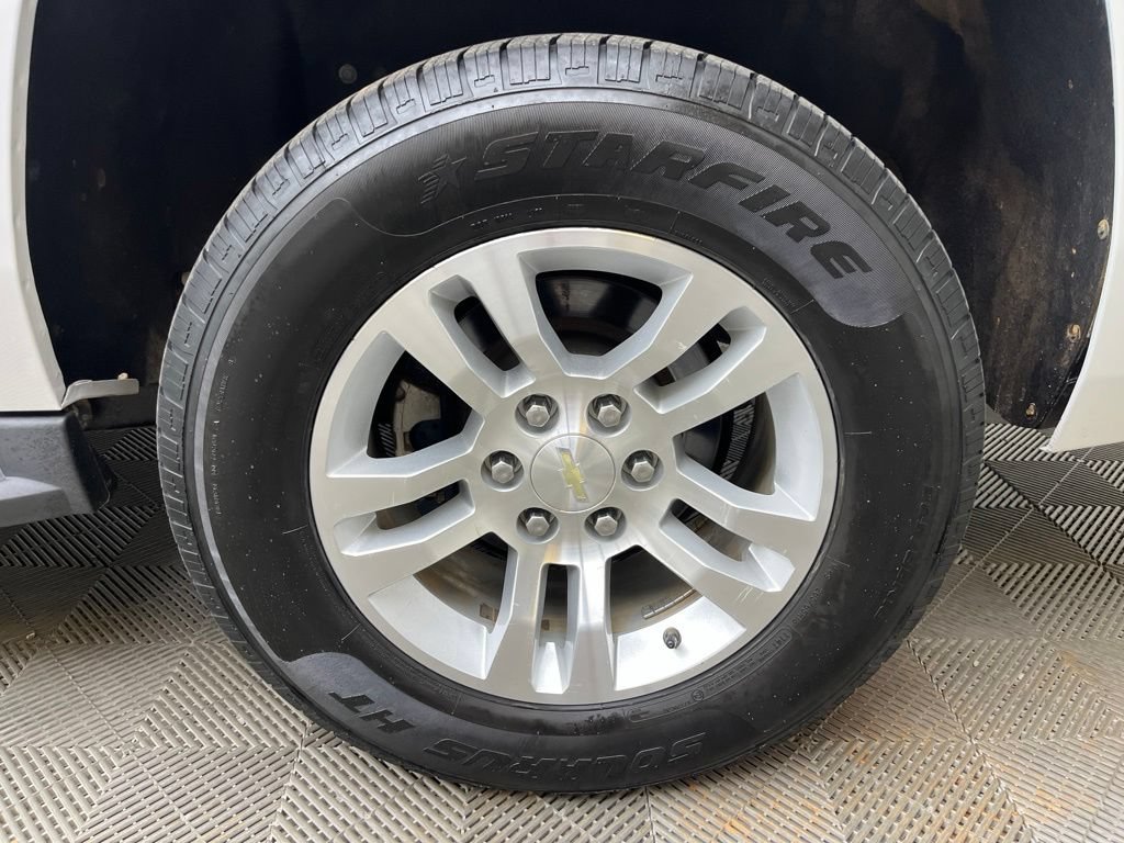 Used 2018 Chevrolet Suburban LT RWD image 30