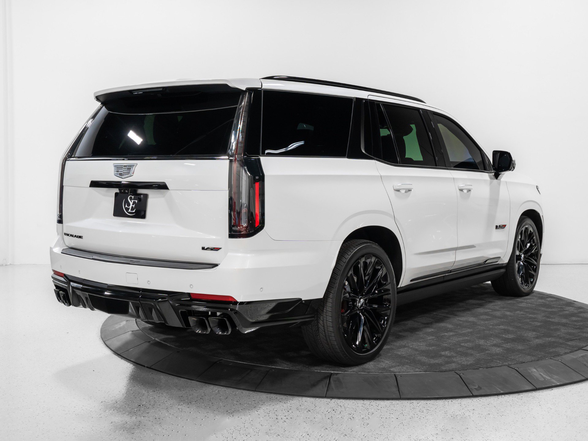 Used 2025 Cadillac Escalade V w/ LPO, ONYX Package AWD/4WD image 9