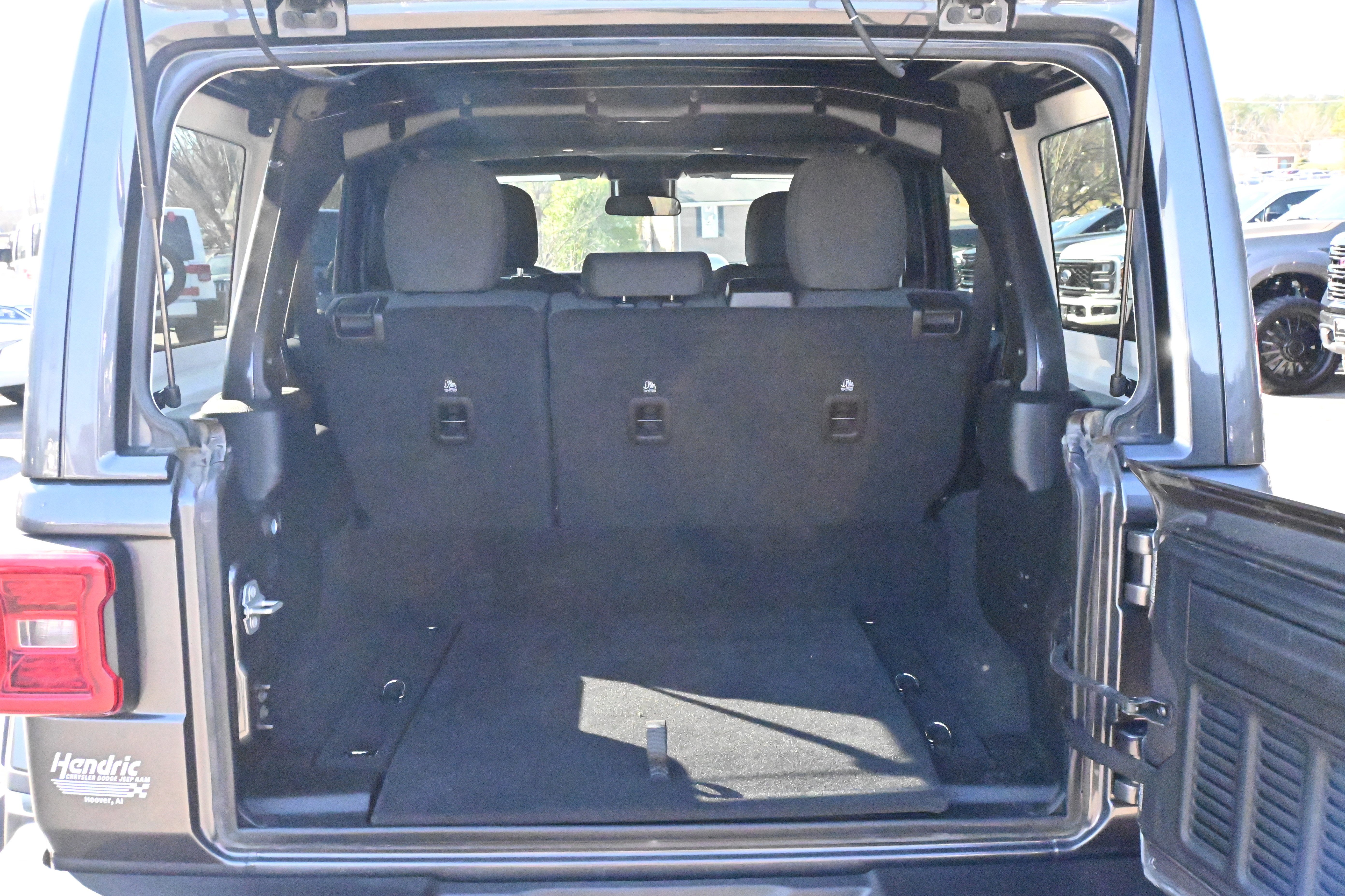 Used 2025 Jeep Wrangler Sahara w/ Safety Group image 16