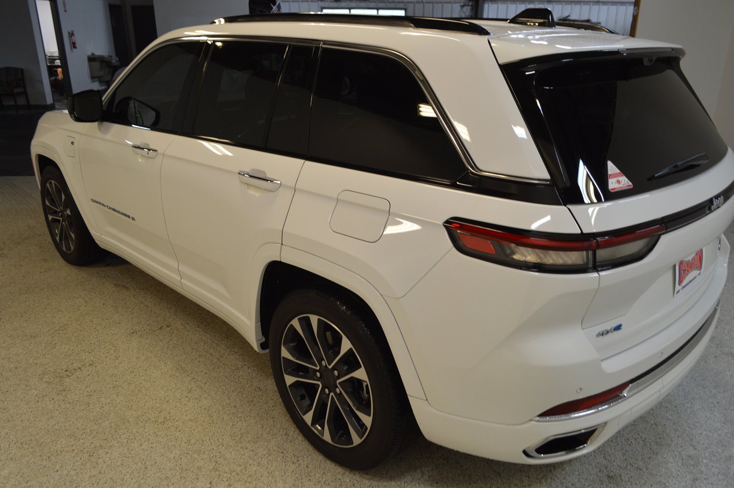 Used 2023 Jeep Grand Cherokee Overland w/ Advanced Protech Group III image 5