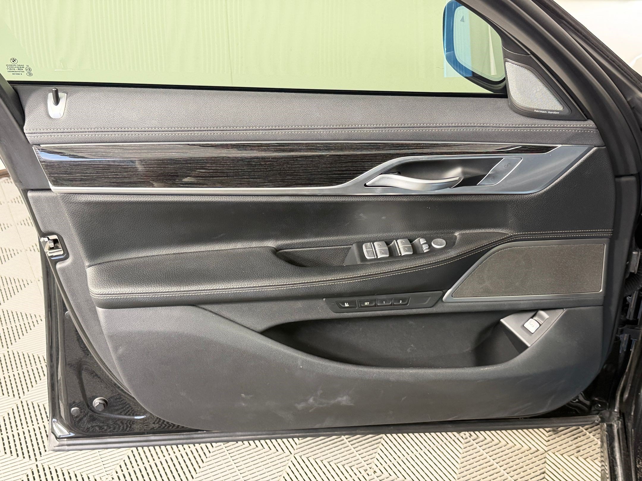 Used 2019 BMW 740i w/ M Sport Package RWD image 12