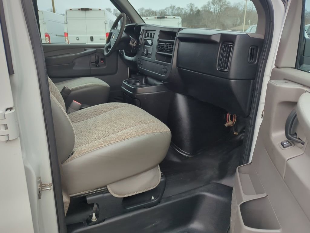Used 2014 Chevrolet Express 3500 Extended image 22