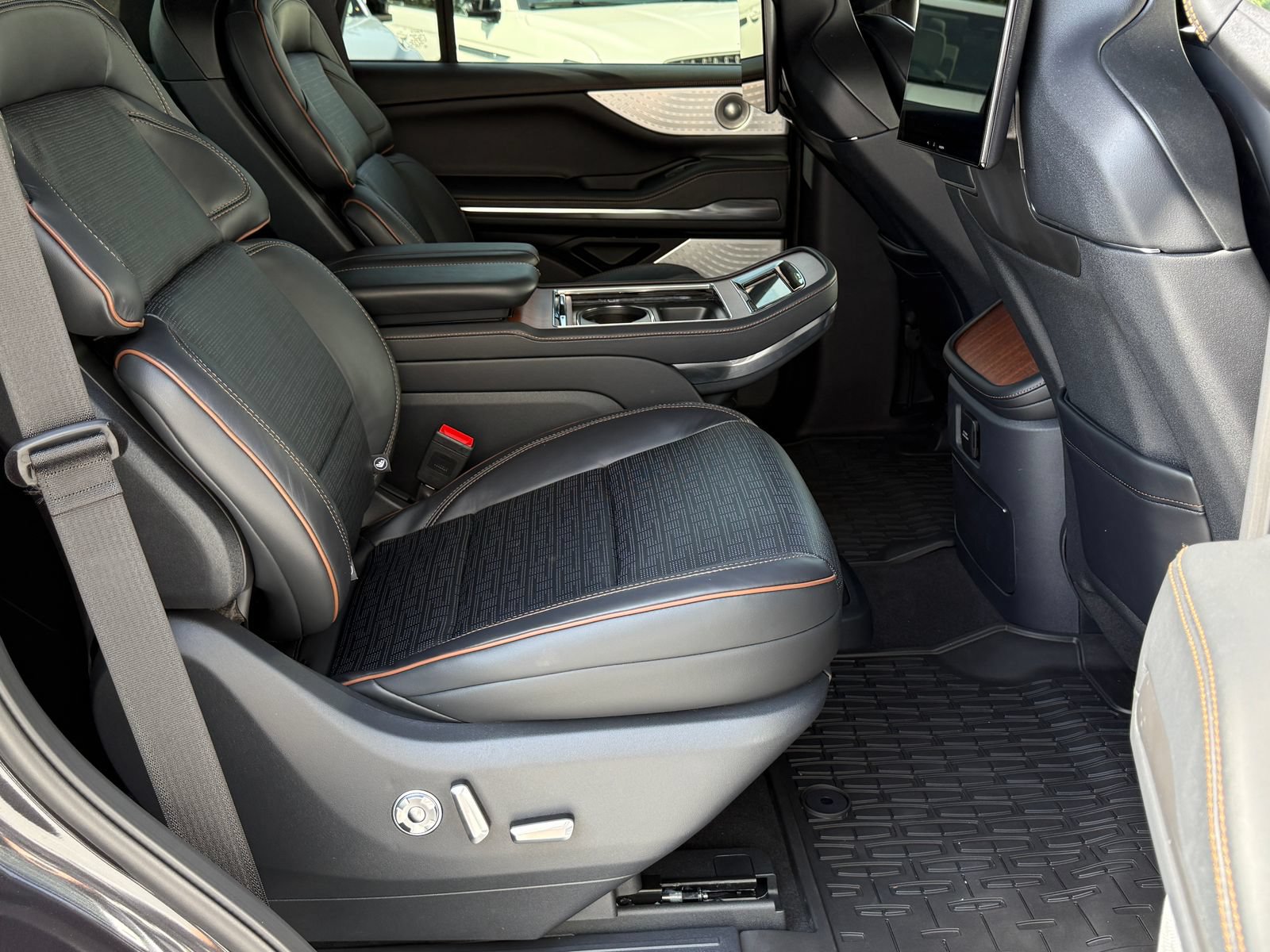 New 2026 Lincoln Navigator Black Label AWD/4WD image 17