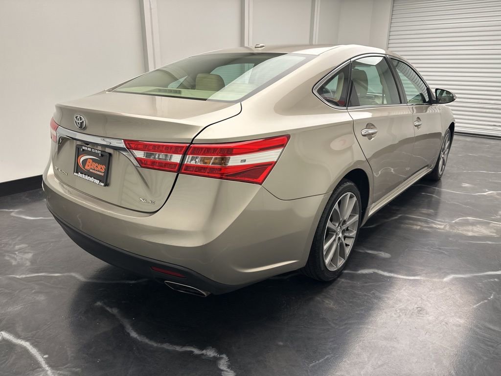 Used 2015 Toyota Avalon XLE Touring FWD image 3