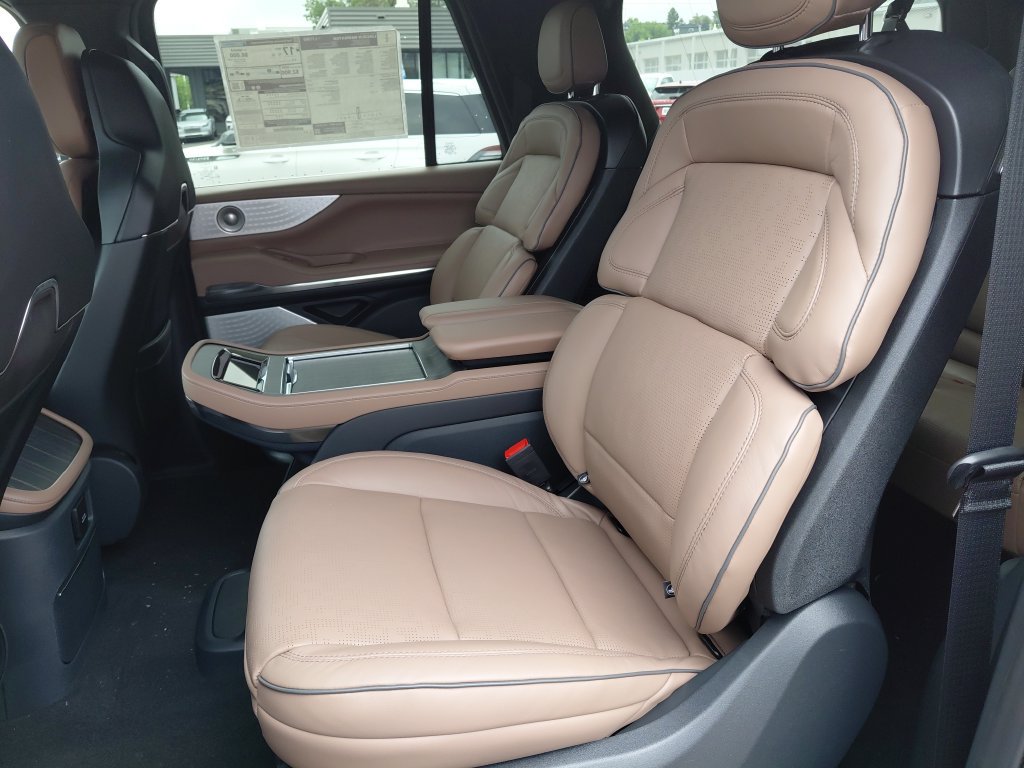 New 2026 Lincoln Navigator L Black Label AWD/4WD image 27