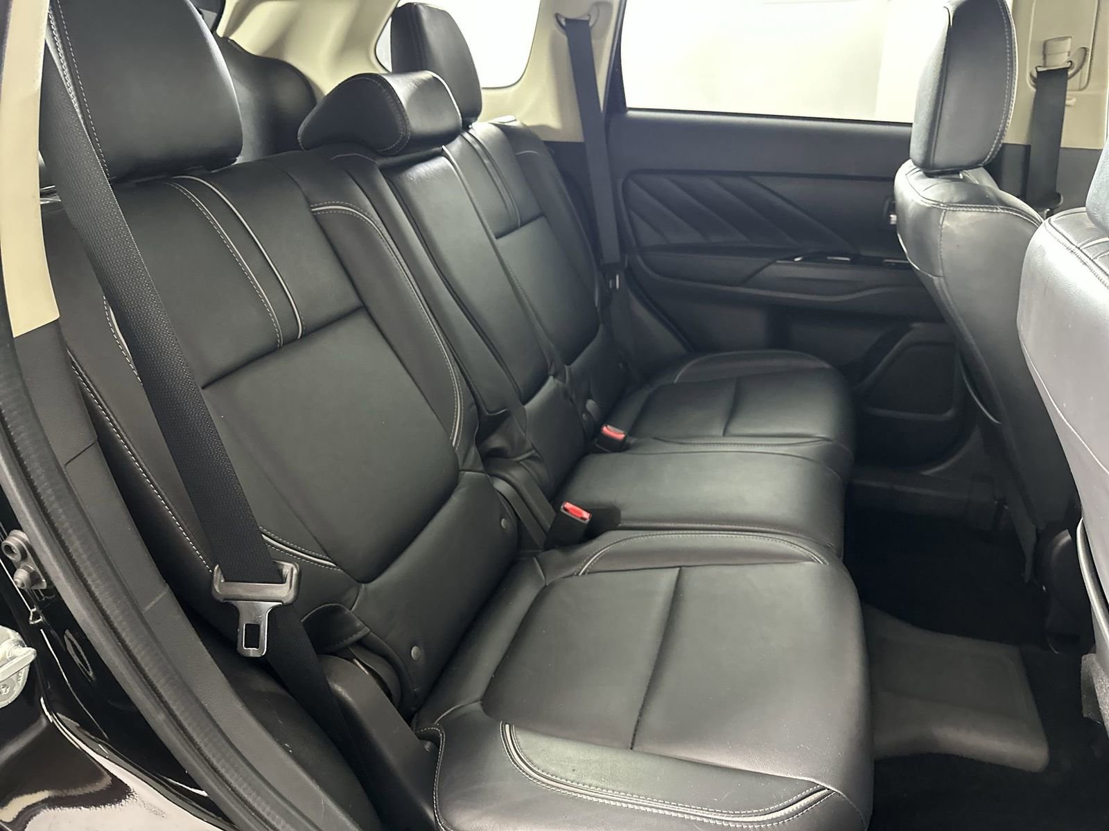Used 2018 Mitsubishi Outlander SEL AWD/4WD image 24